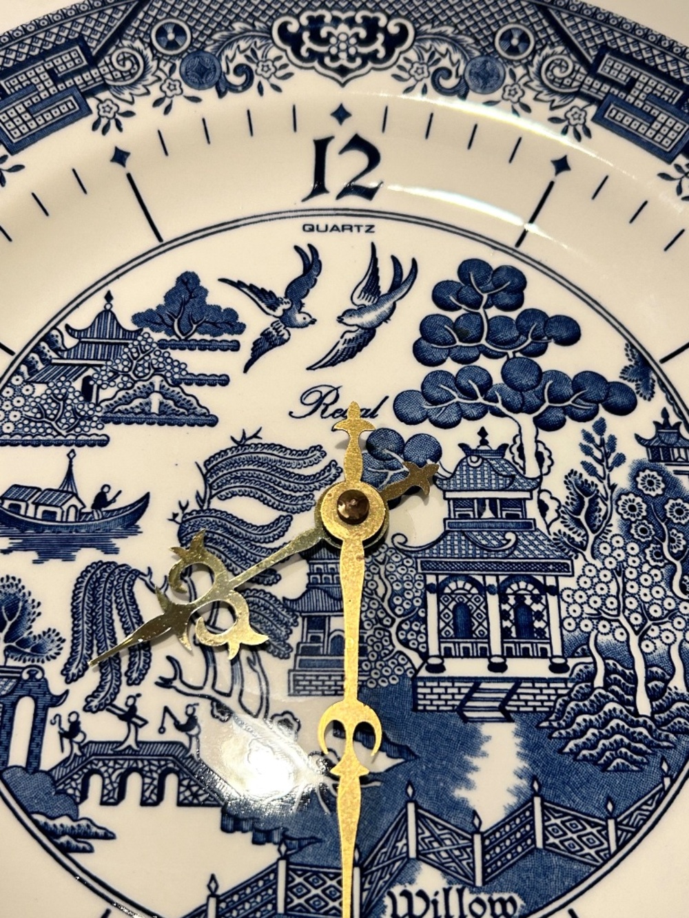 Churchill England Blue Willow Quartz Clock WORKS GOOD!10 1/4” D